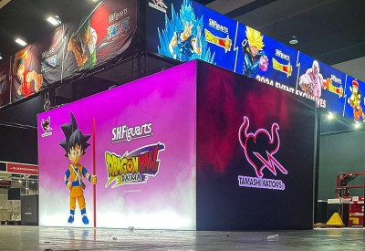 Varios stands en el Salón del Manga